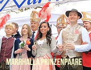 Narrhalla Prinzenpaar 2020: Prinz Moritz II. (Moritz Wolf) und Désireé I. (Désireé Soleil Kaufmann) und ein Jugendprinzenpaar, Kinderprinz Marlon I. (Marlon James Schrader) und Kinderprinzessin Sophie I. (Sophie Mia Dugovic) (mehr) (©Foto: Martin Schmitz)